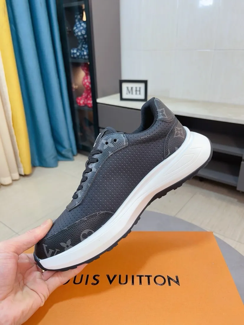 Men's shoes💰458🌸🌸【LV】Louis Vuitton🔍Top Purchasing Agency🇮🇹 Lu Street Fashion God's new sports shoes are coming and are on sale at the counter simultaneously. Original factory configuration, original cowhide fabric imported from Italy, high-quality embossed splicing complex process, sports fashionista, imported water-dyed sheepskin lining, sole: Wang Yuan factory specializes in original sole super comfortable, original factory follow-up goods 🔍🔍High quality, you can enter and leave the counter at will, welcome to compare and synchronize with the counter, code number 38-44, 45 customized